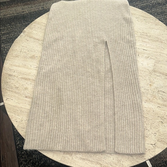 Line & Dot Alta Sweater Dress in Oatmeal Ribbed Off the Shoulder Front Slit Sz M - Picture 8 of 14